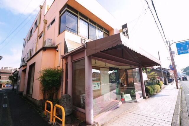 ✨

Instagram開設いたしました。

滋賀県大津市唐橋町にある創業130年の表具店【中山尚文堂】をよろしくお願い致します。

表具に関する情報や施工実績などを主に投稿していきます。

アカウントを見てくださった方は、フォローよろしくお願い致します。

#表具屋
#伝統文化
#掛け軸
#掛け軸アート
#額装
#額装オーダー
#襖
#襖張り替え
#障子
#障子リメイク